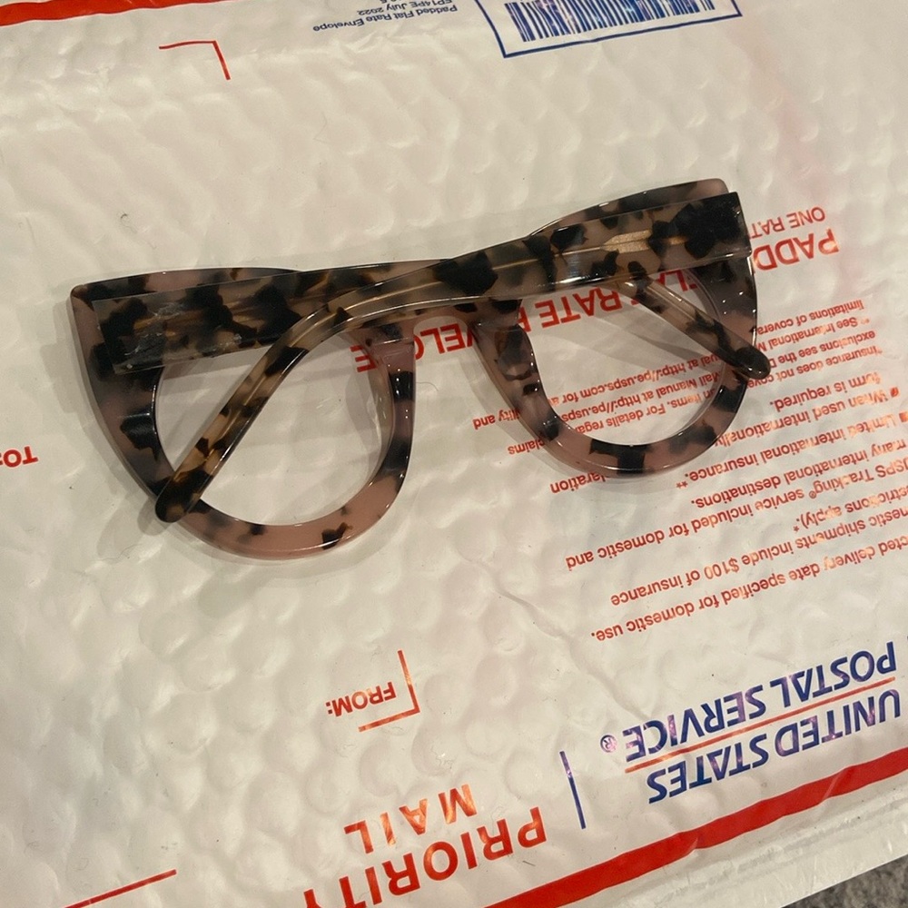 Marzipan Chic Tortoise Shell Eyeglass Frame Has P… - image 6